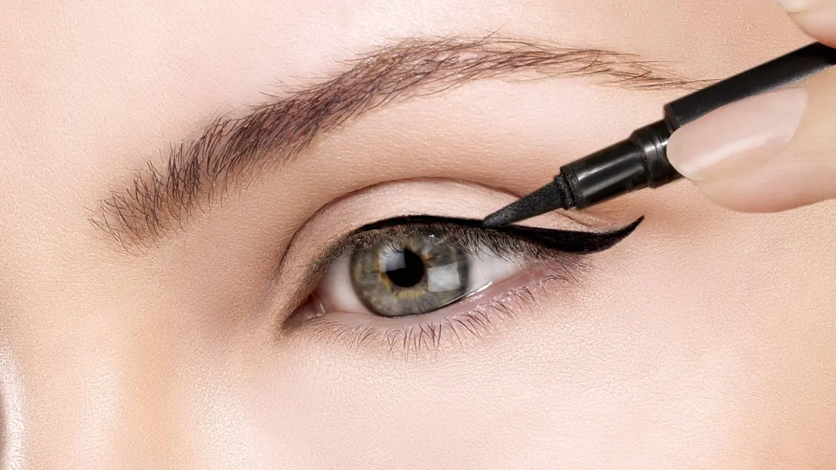 Tres tipos de delineado de ojos que rejuvenecen tu mirada y agrandan su expresión