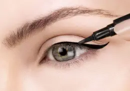 Tres tipos de delineado de ojos que rejuvenecen tu mirada y agrandan su expresión