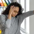¿Sientes que vas a tener un desmayo? Expertos recomiendan estas acciones para prevenir la pérdida de conocimiento