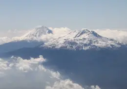 ¿Cuál es la leyenda de amor detrás de los volcanes Popocatépetl e Iztaccíhuatl?
