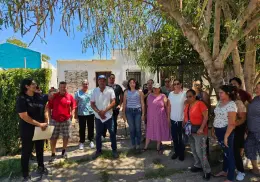 Impiden desalojo en Urbi Villas del Real
