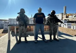 Detienen en Sonora a sujeto con 500 kilos de cocaína ocultos en tractocamión