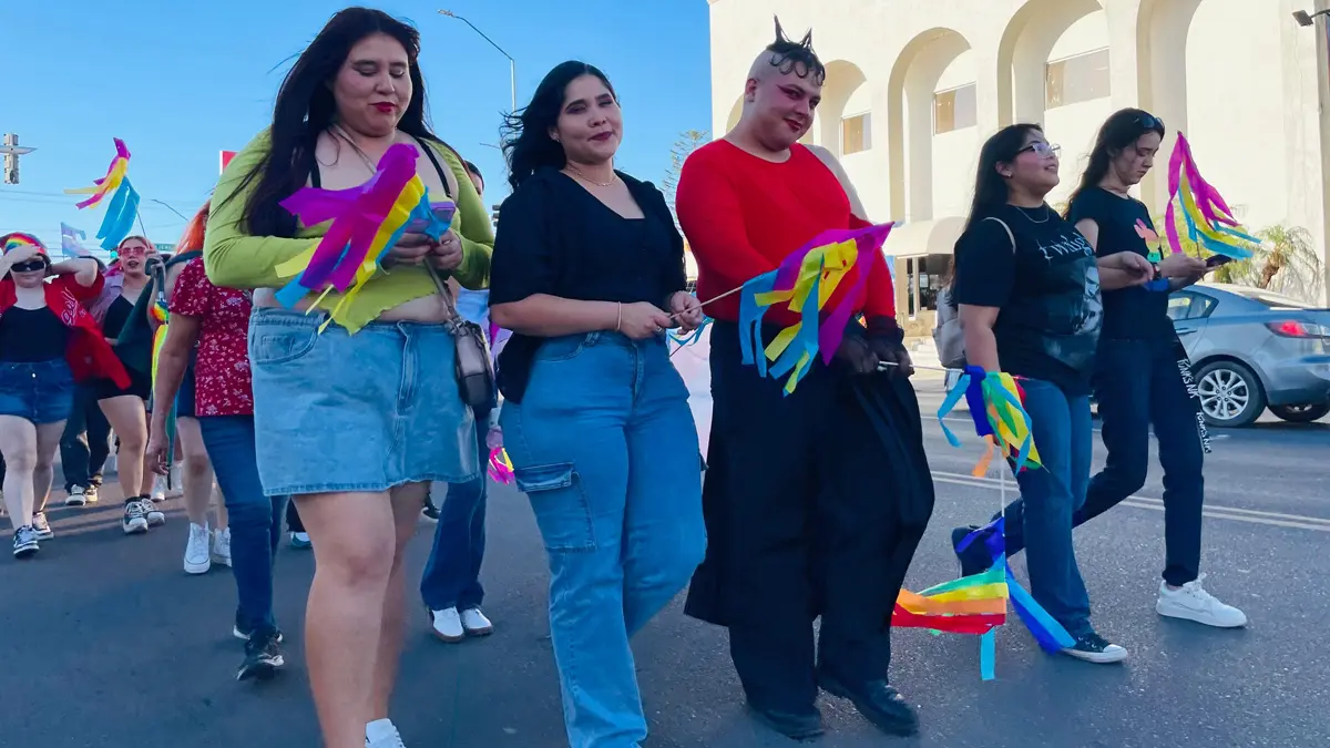 Realizan caminata para visibilizar a la comunidad LGBT+ en Cajeme