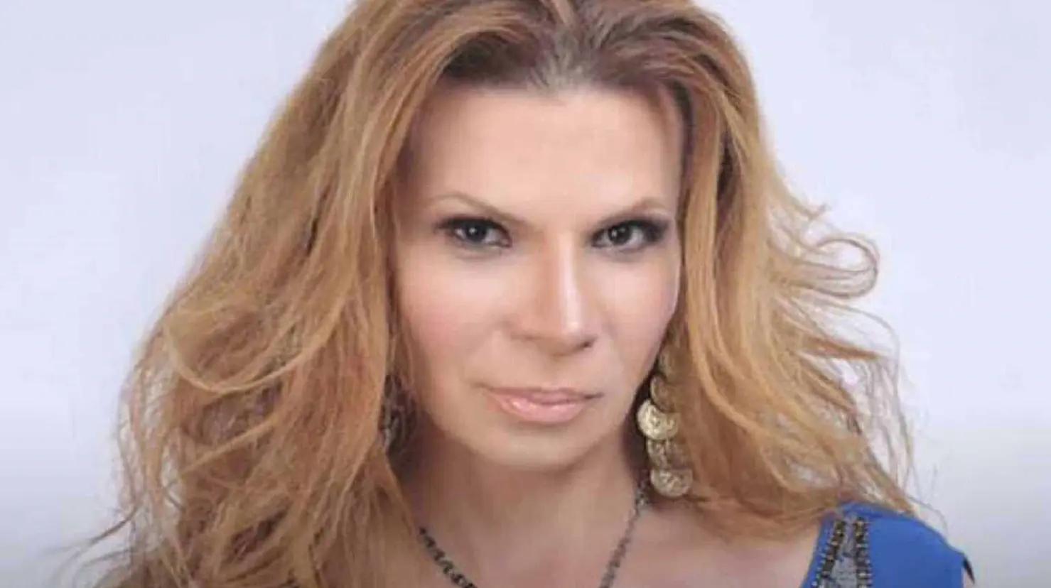 Así lucía Mhoni Vidente antes de su transición: se viraliza antigua credencial
