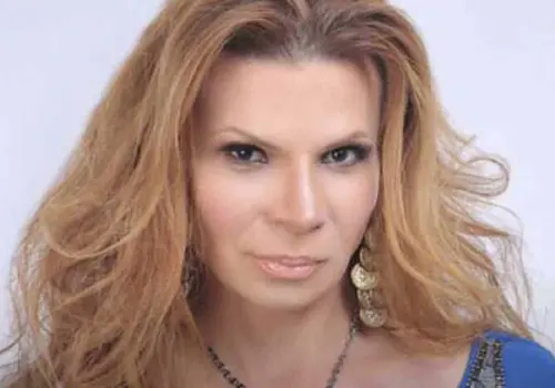 Así lucía Mhoni Vidente antes de su transición: se viraliza antigua credencial