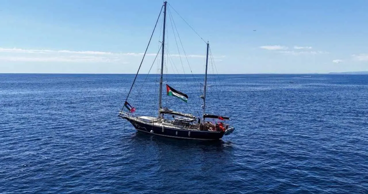 Israel intercepta barco que llevaba ayuda a Gaza y transportaba a Greta Thunberg
