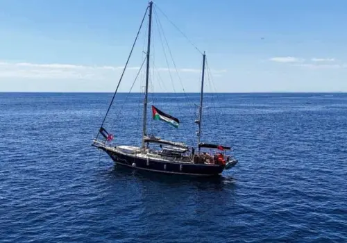 Israel intercepta barco que llevaba ayuda a Gaza y transportaba a Greta Thunberg