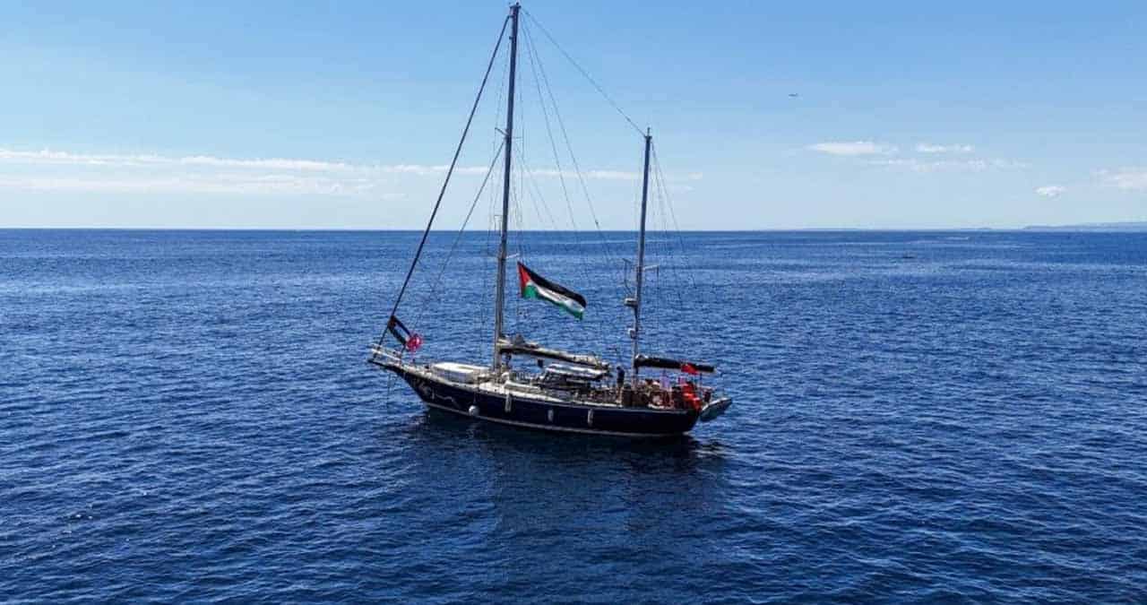 Israel intercepta barco que llevaba ayuda a Gaza y transportaba a Greta Thunberg