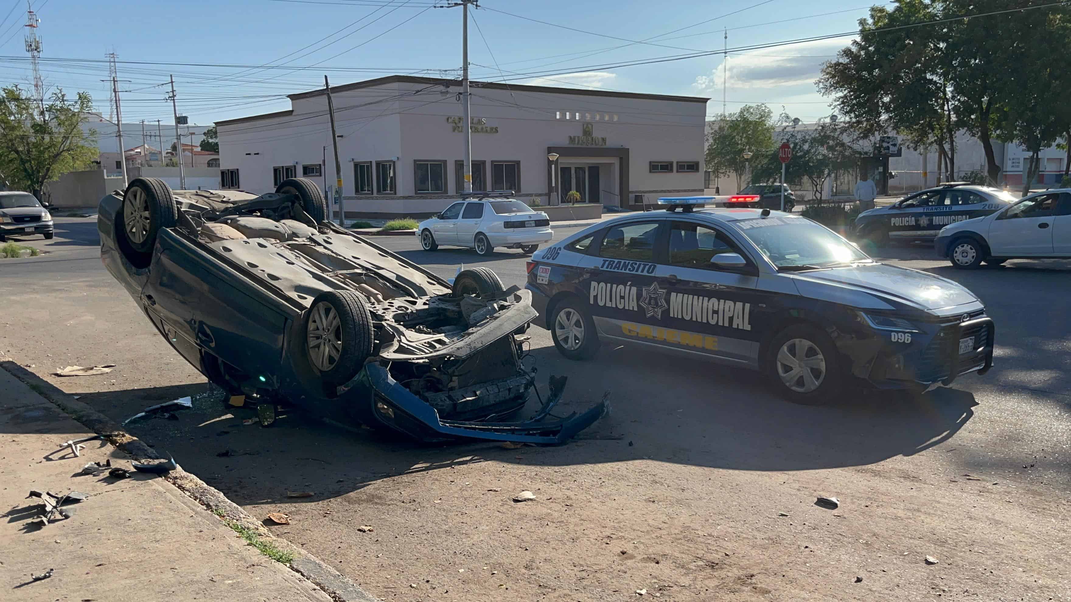 Aparatoso accidente en el bulevar Ramírez de Ciudad Obregón