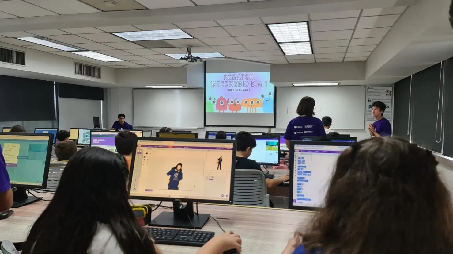 Niños aprenden a crear videojuegos en Cajeme