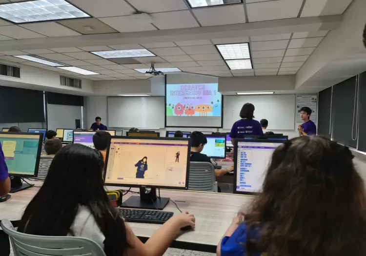Niños aprenden a crear videojuegos en Cajeme