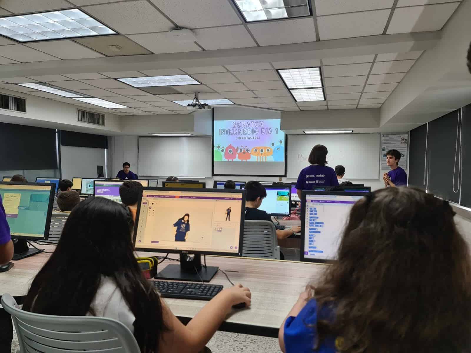 Niños aprenden a crear videojuegos en Cajeme