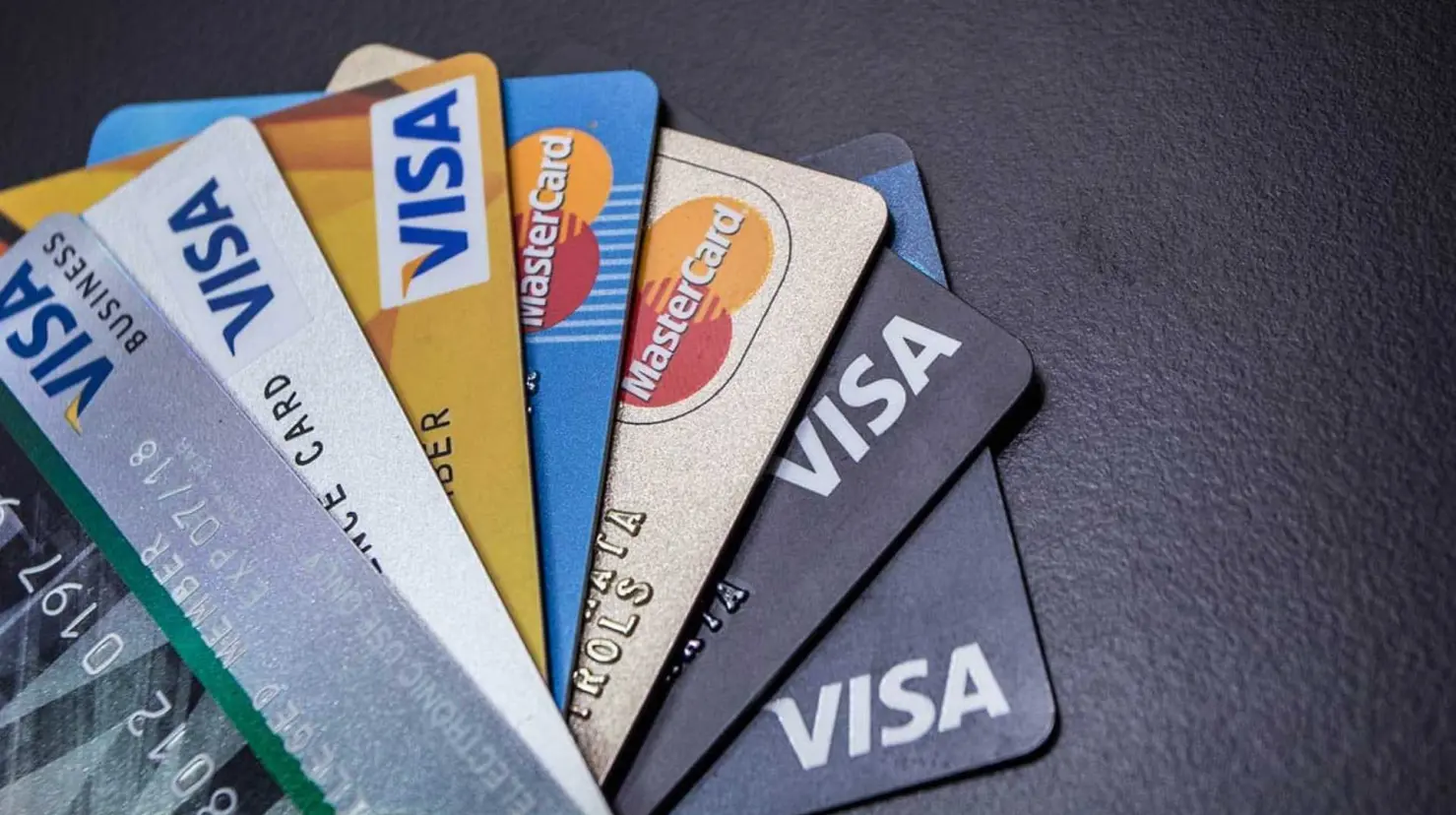 ¿Cuáles son las tarjetas de crédito con el CAT más alto y qué problemas pueden traer?