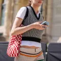 Estos son los bolsos que se usarán en vacaciones este verano 2025: ¿Cómo conseguirlos?
