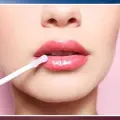¿Por qué no se debe usar gloss o lip oil durante las horas de más calor? Esto debes saber