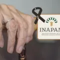 ¿Qué sanciones se pueden recibir por seguir cobrando la pensión de alguien que ya falleció?