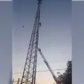 Rescatan a sujeto que subió a antena en Quetchehueca