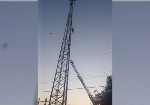 Rescatan a sujeto que subió a antena en Quetchehueca