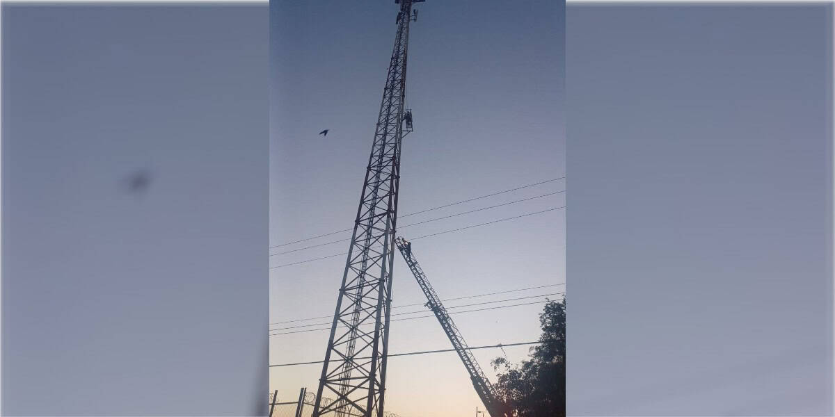 Rescatan a sujeto que subió a antena en Quetchehueca