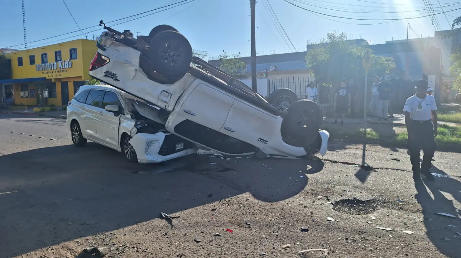 Vuelven a chocar en el bulevar Ramírez; hay tres autos involucrados