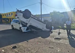 Vuelven a chocar en el bulevar Ramírez; hay tres autos involucrados