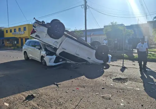 Vuelven a chocar en el bulevar Ramírez; hay tres autos involucrados