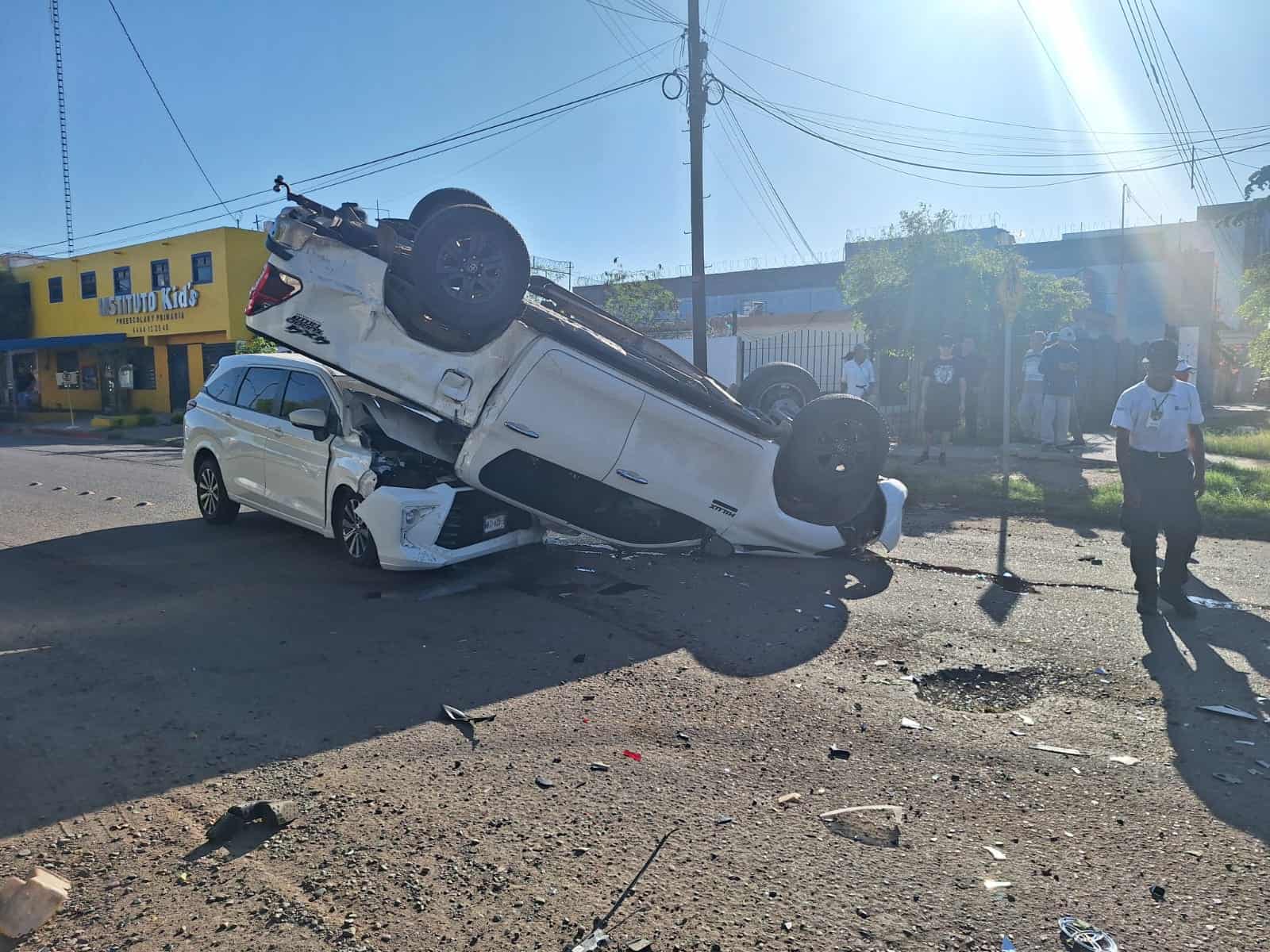 Vuelven a chocar en el bulevar Ramírez; hay tres autos involucrados