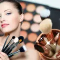 Así puedes limpiar tus brochas de maquillaje para evitar que se maltraten ¿Qué necesitas? | VIDEO