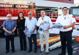 Javier Lamarque entrega unidades y equipamiento a H. Cuerpo de Bomberos