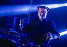 ¿Quién es el Cura DJ que estará en Ciudad de México? El sacerdote que evangeliza con música electrónica