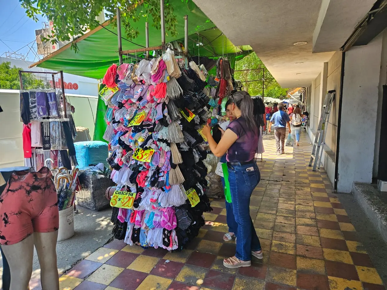 Quieren ambulantes créditos ágiles: Pomposo