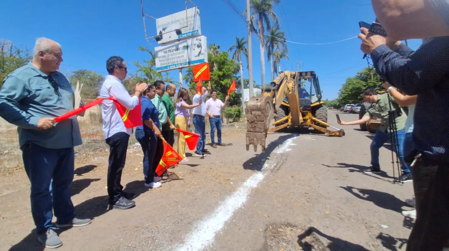 Dan banderazo a rehabilitación de la calle Viena