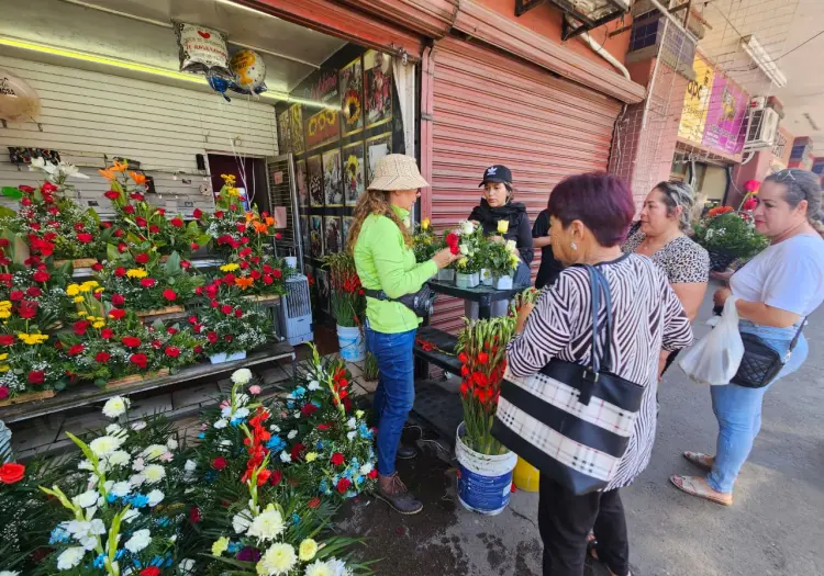 Tiene movimiento regular la venta de flores en el centro