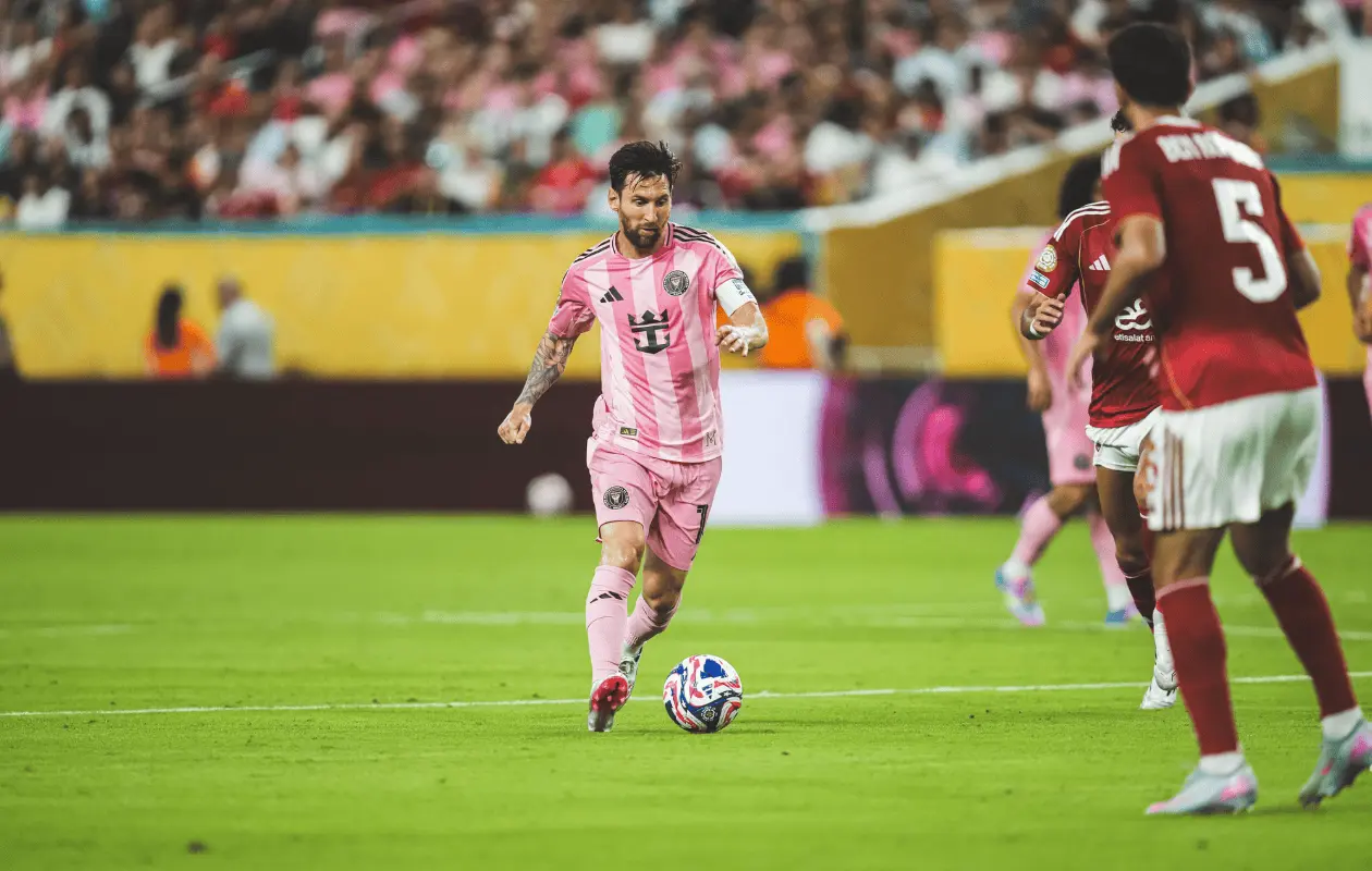 Leo Messi tuvo una notable actuación, pero no consiguió anotar para su equipo.