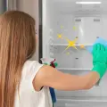 2 trucos de limpieza para dejar tu refrigerador impecable y libre de malos olores