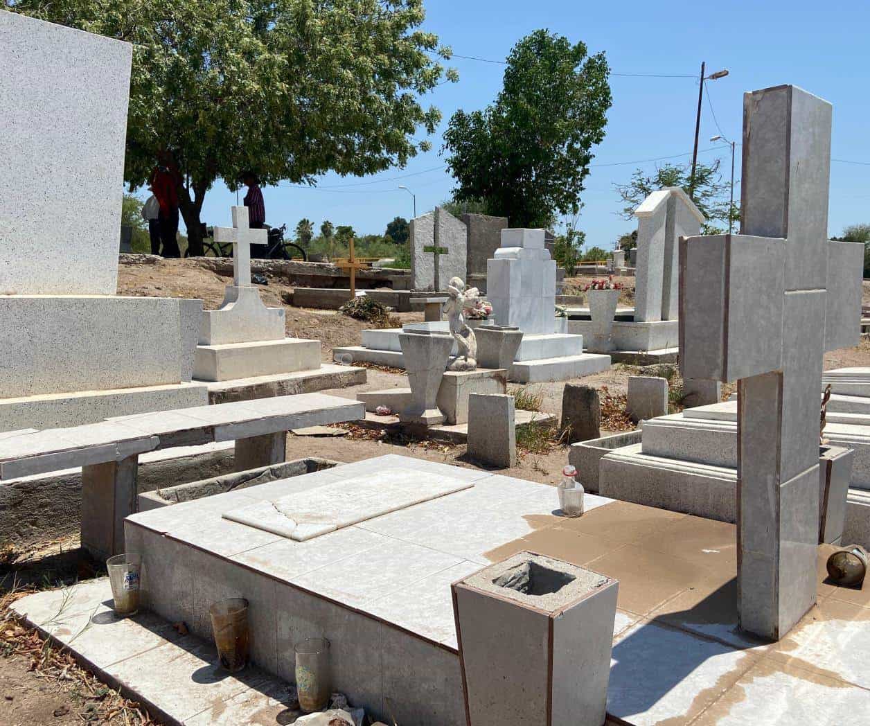 Panteones de Navojoa con baja afluencia en el Día del Padre