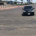 Calle 10 pone en riesgo a automovilistas en Ciudad Obregón