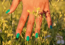 5 tonos de uñas que están en tendencia y te harán lucir fresca esta temporada primavera-verano