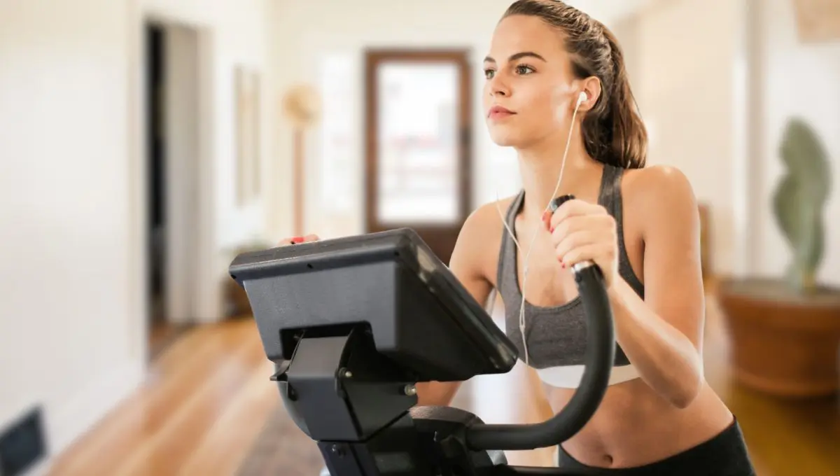 Entrena de manera fácil con estos aparatos / Pexels, Canva