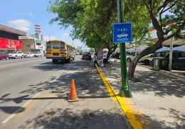 Se quejan comerciantes de nuevas franjas para taxis