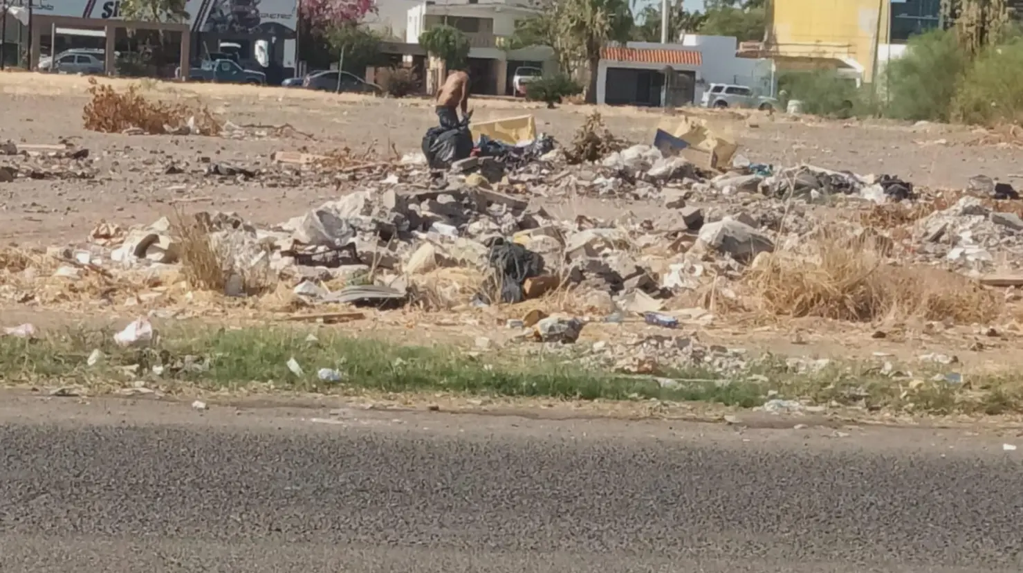 Vecinos temen incendios por mal uso de predio abandonado