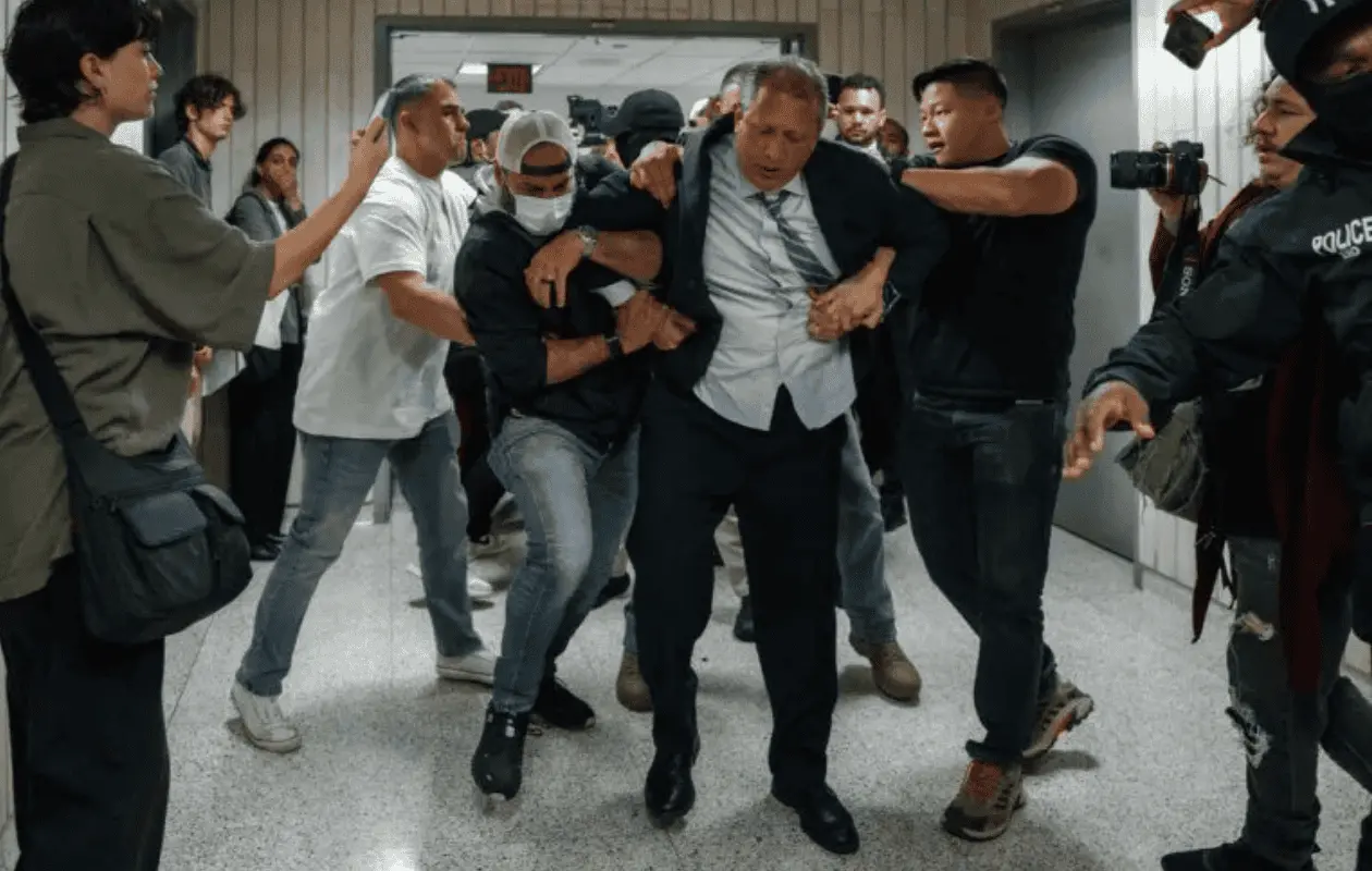 Los agentes sin uniforme también arrestaron a candidato a la alcaldía de Nueva York.
