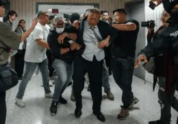 VIDEO | Arrestan a migrante y a político en Corte de Nueva York