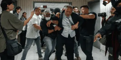 VIDEO | Arrestan a migrante y a político en Corte de Nueva York