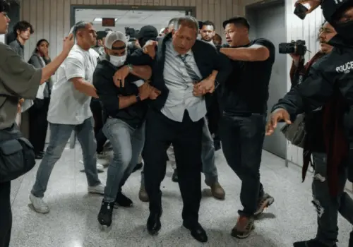 VIDEO | Arrestan a migrante y a político en Corte de Nueva York