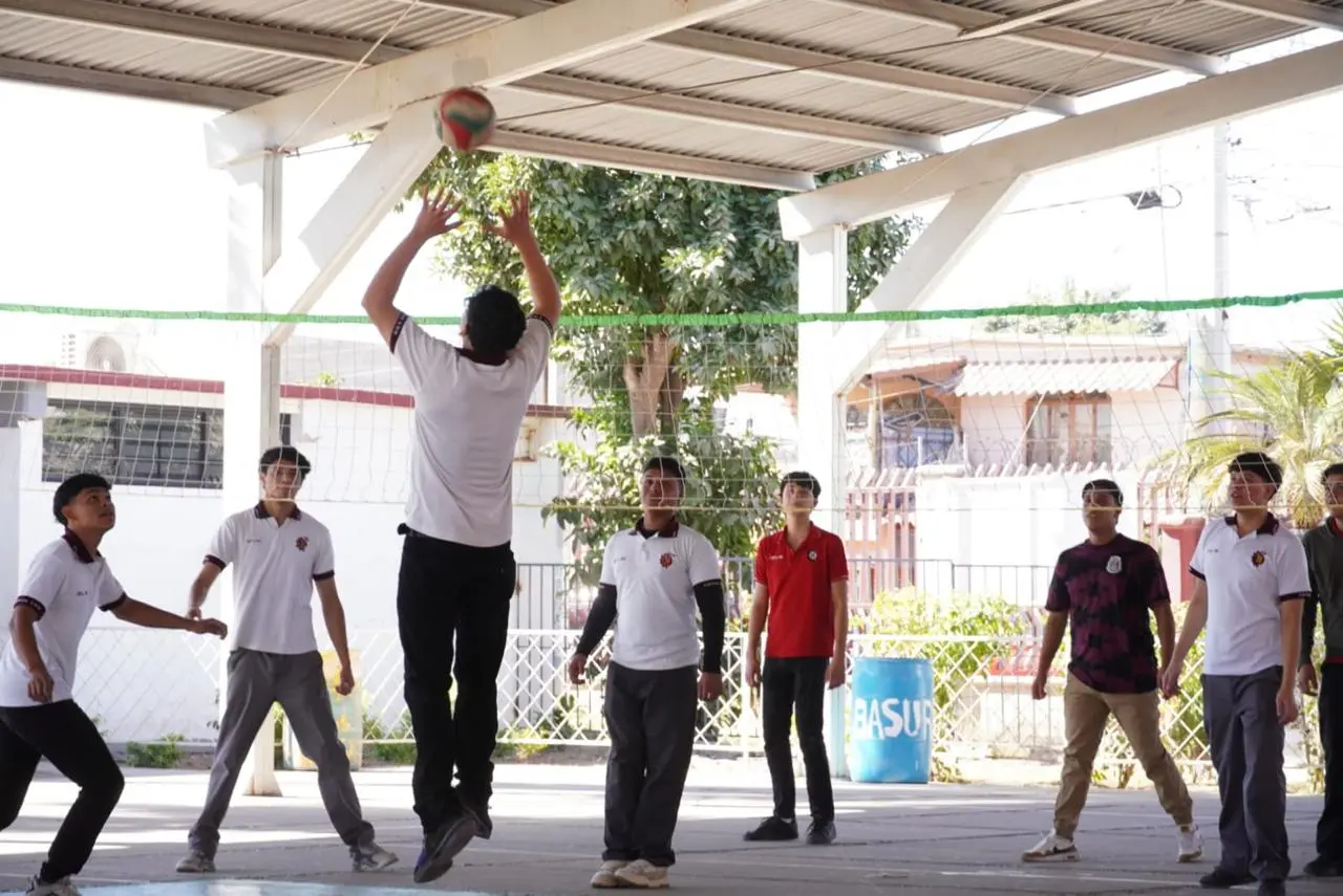 Va Cbtis 188 por espacios deportivos e infraestructura con La Escuela es Nuestra