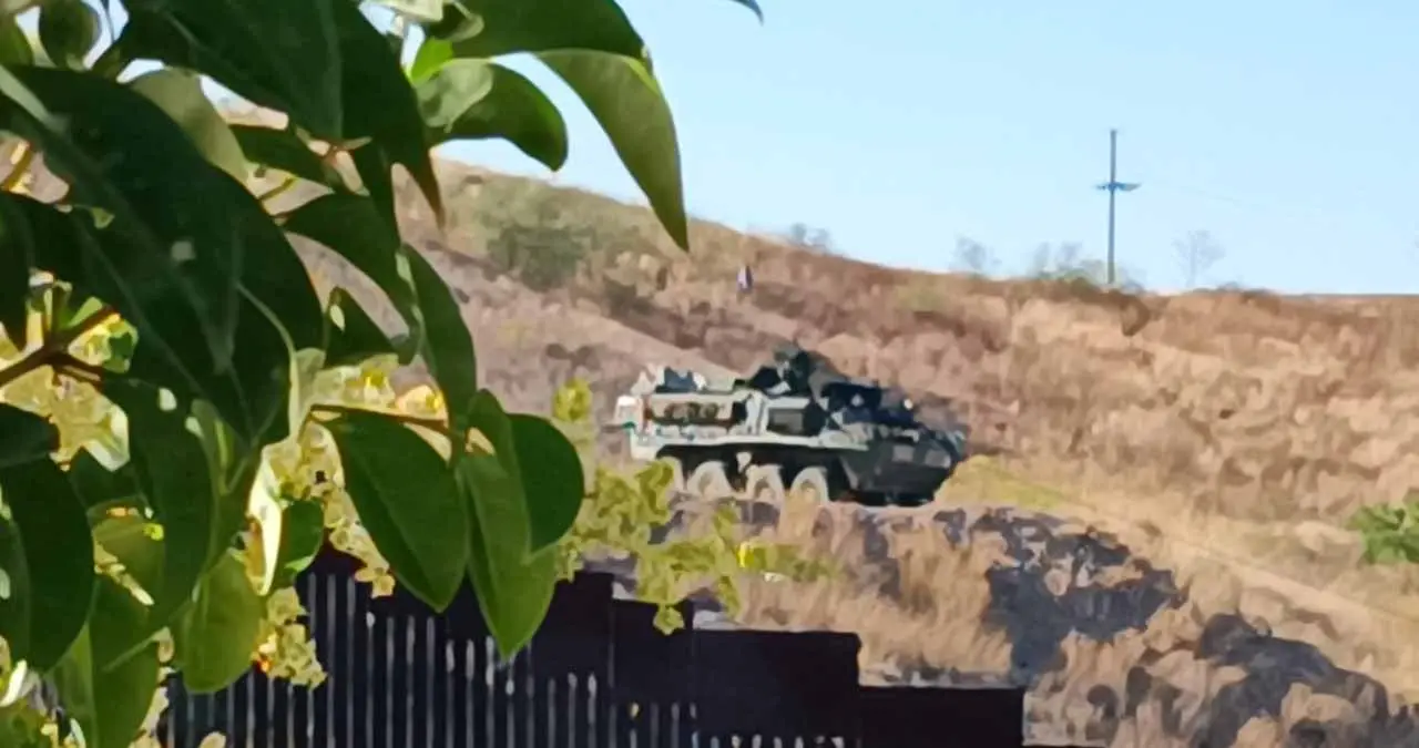 Presencia de tanquetas del Ejército de EU en la frontera de Sonora genera temor y controversia