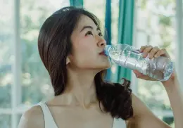 Esta es la técnica japonesa para bajar de peso de forma natural tomando agua
