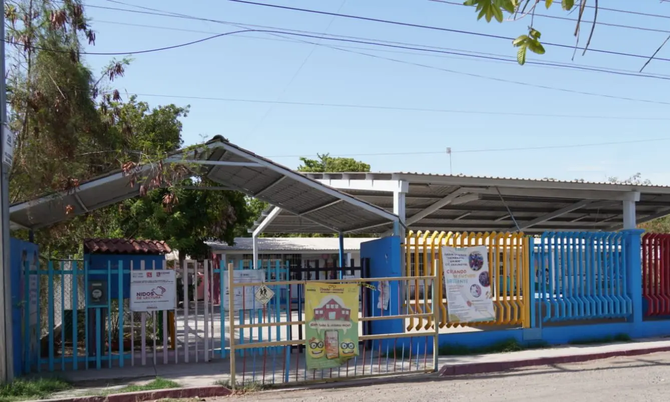 Suspenden clases por drenaje colapsado en colonia Hidalgo
