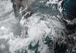 Huracán Erick se intensifica a categoría 3: alertan a Oaxaca y Guerrero por fuertes lluvias